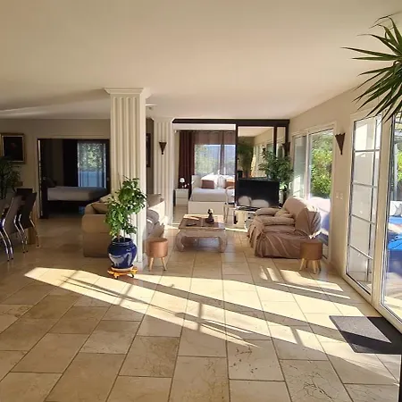 Location Avec Piscine Chauffee Villa